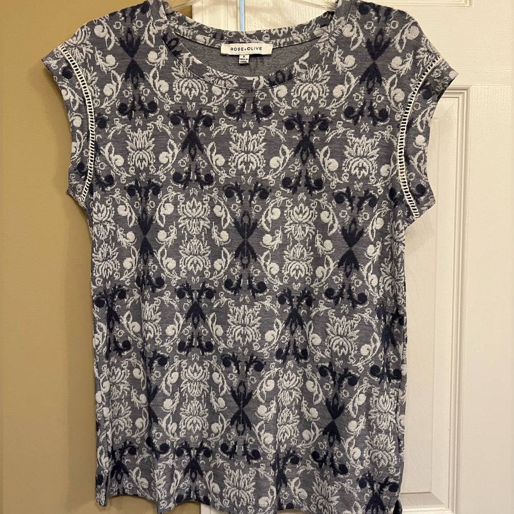 Rose and Olive brand blue Patterned Short Sleeve Top, Excellent used condition